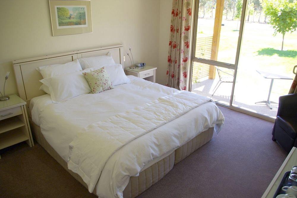 Maple Lodge Luxury Bed & Breakfast Albert Town Esterno foto