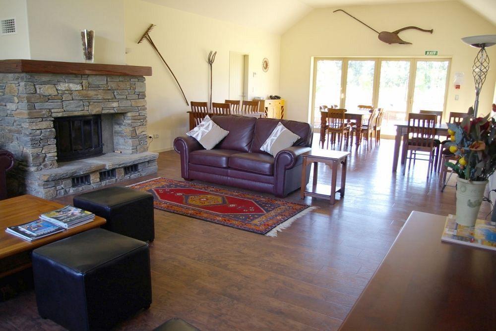 Maple Lodge Luxury Bed & Breakfast Albert Town Esterno foto