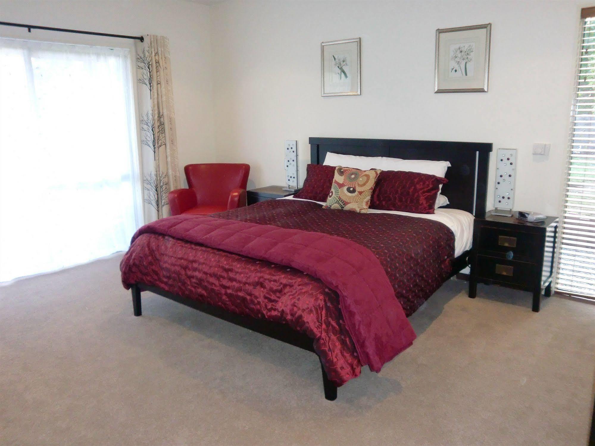 Maple Lodge Luxury Bed & Breakfast Albert Town Esterno foto