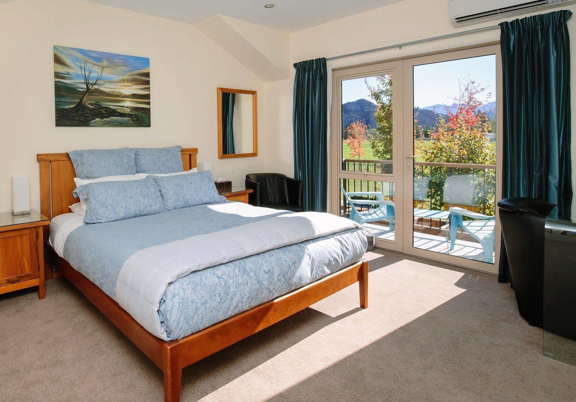 Maple Lodge Luxury Bed & Breakfast Albert Town Esterno foto