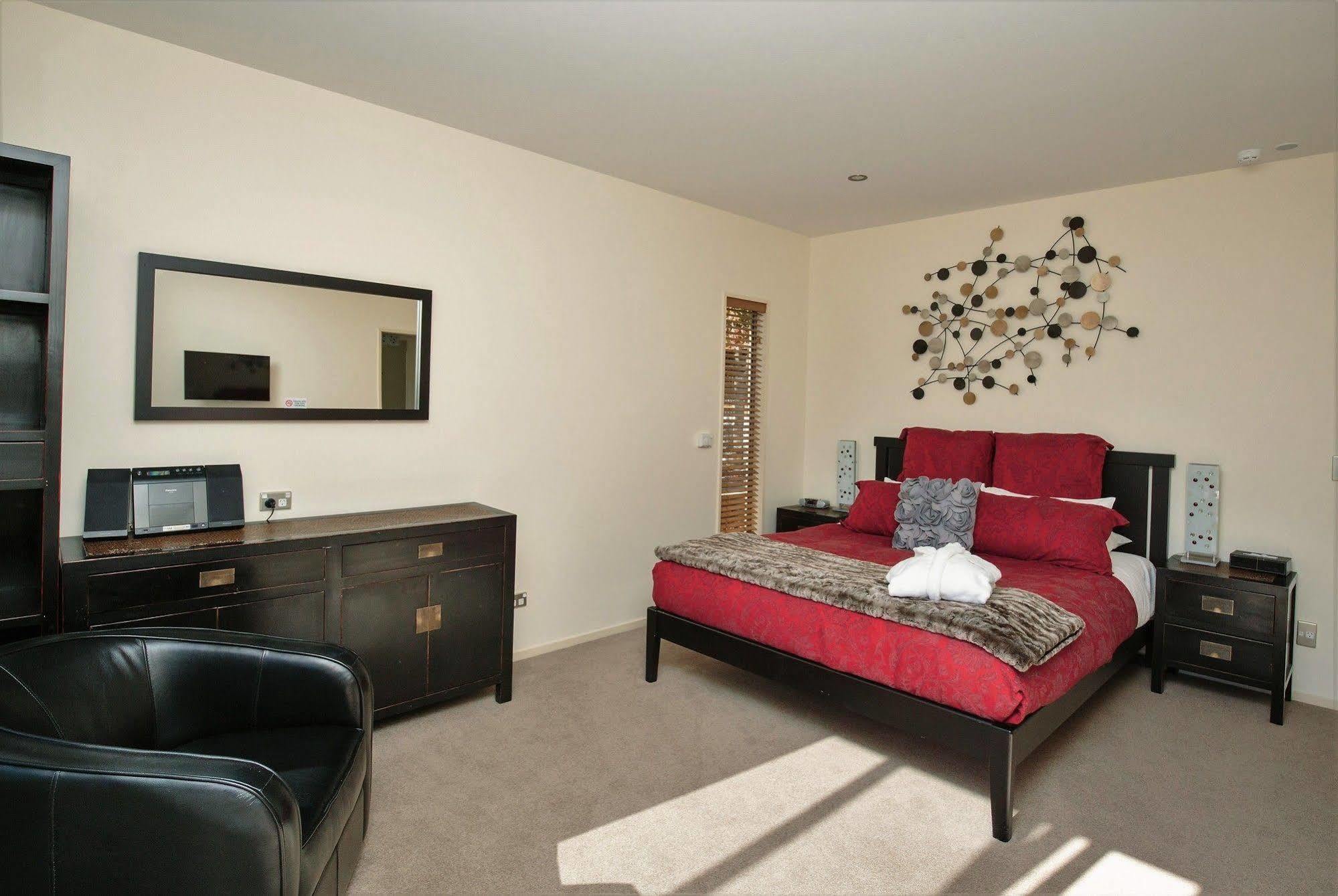 Maple Lodge Luxury Bed & Breakfast Albert Town Esterno foto