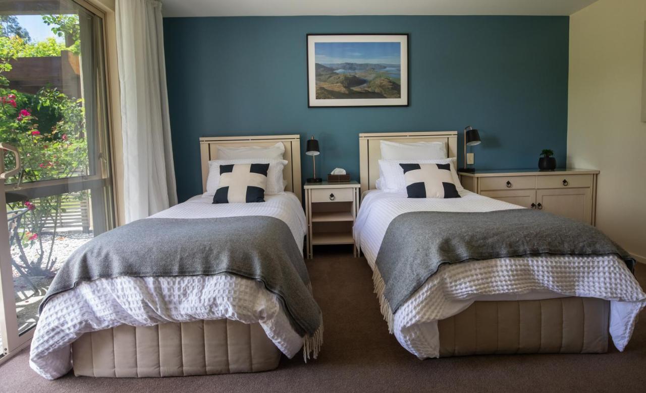 Maple Lodge Luxury Bed & Breakfast Albert Town Esterno foto