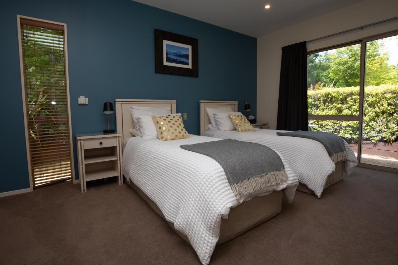 Maple Lodge Luxury Bed & Breakfast Albert Town Esterno foto