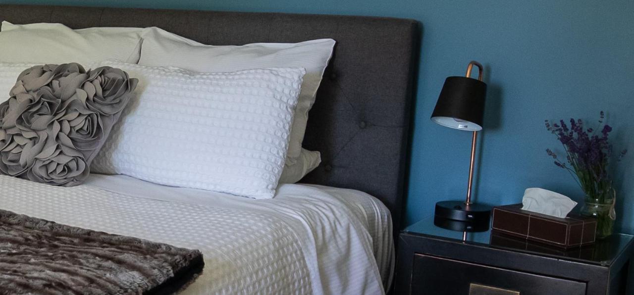 Maple Lodge Luxury Bed & Breakfast Albert Town Esterno foto