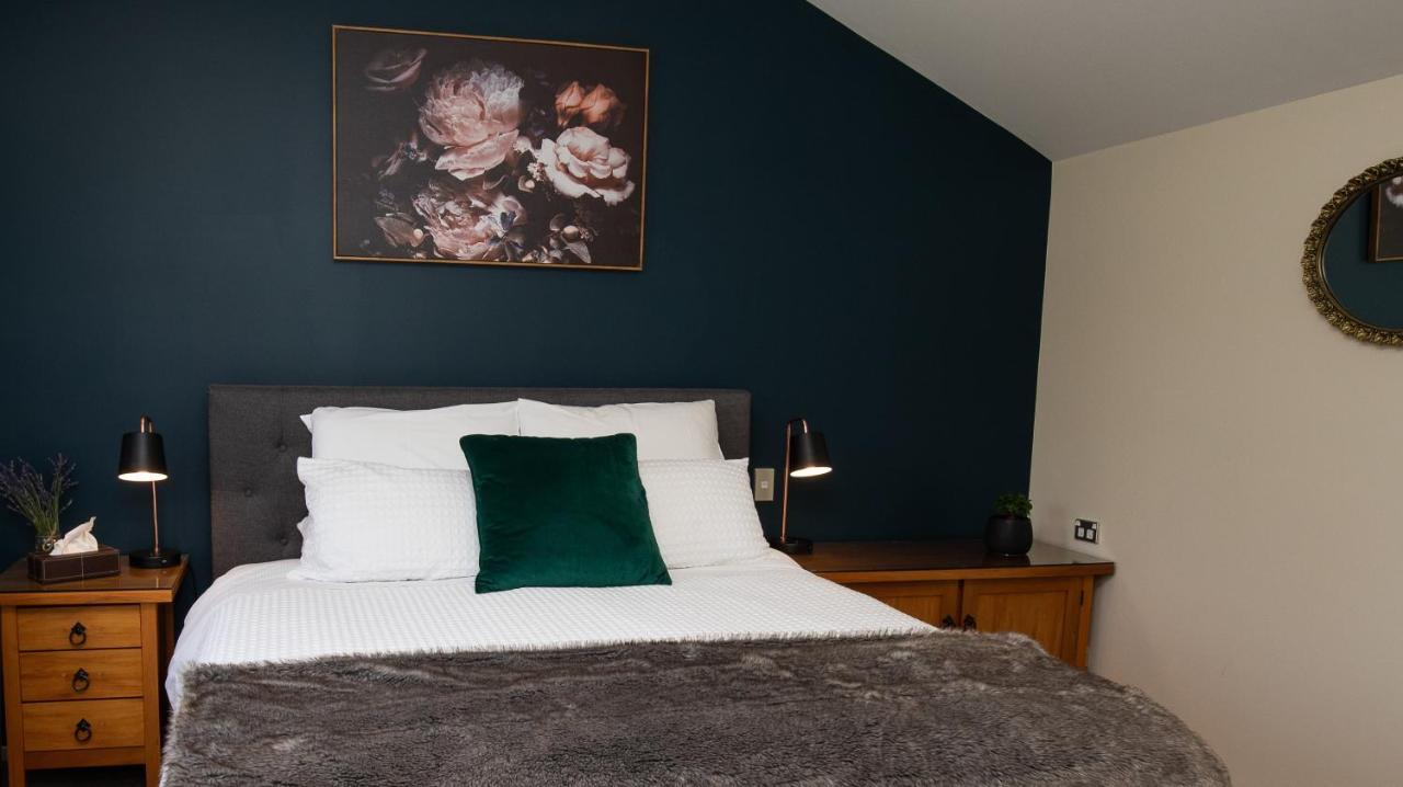 Maple Lodge Luxury Bed & Breakfast Albert Town Esterno foto