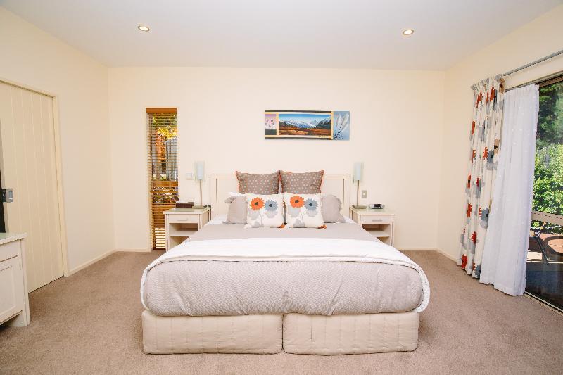 Maple Lodge Luxury Bed & Breakfast Albert Town Esterno foto